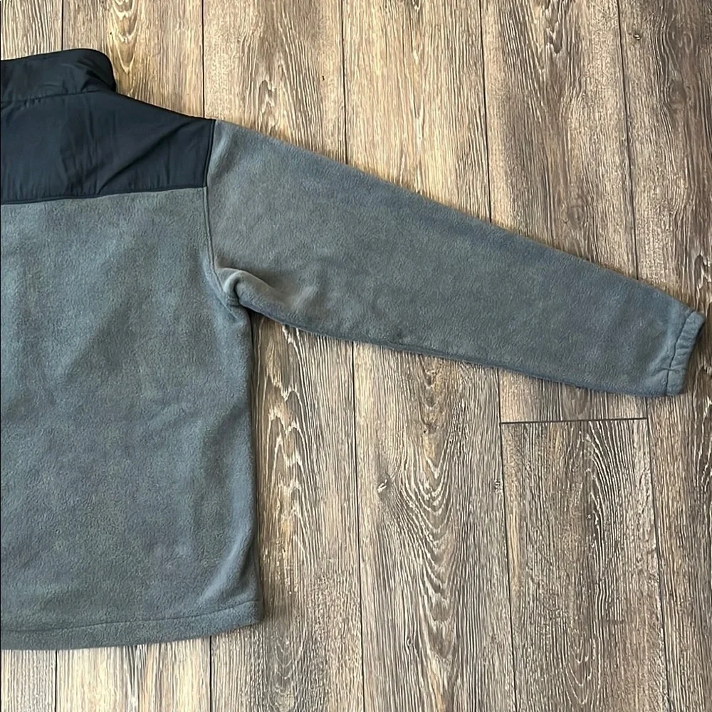 Columbia Two-Tone Fleece Jacket in Black and Gray Adult Size Small
